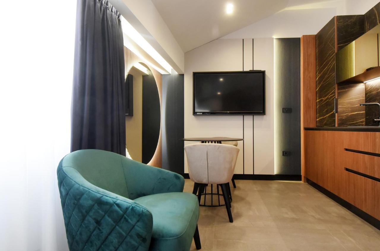 Grandeur Apartment