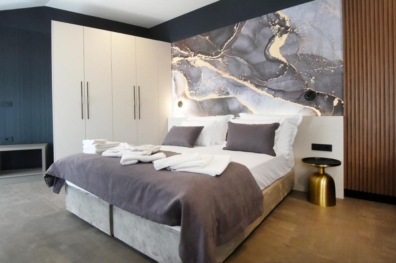 Grandeur Apartment